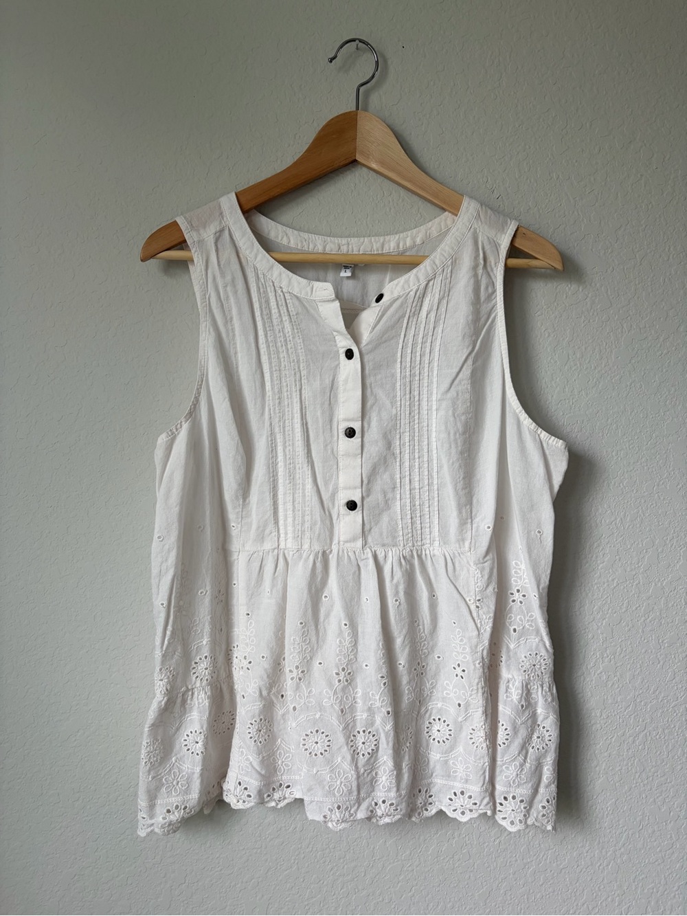 Sonoma White Eyelet Button Front Pintuck Tank Top Women’s Sz Large 100% Cotton